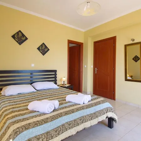 Skala Sleeps 6 * Spathíon